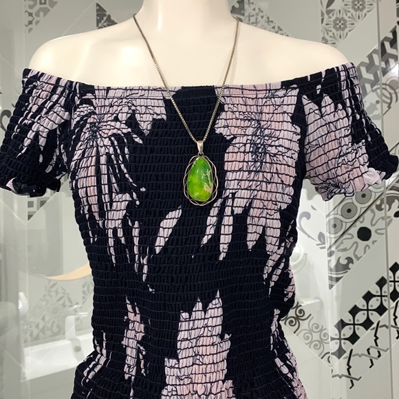 Frank Lyman Design Tops - Like NEW🌺Made in🇨🇦FL Off Shoulders Shirred Top